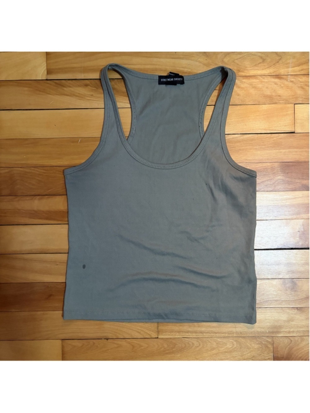 3 for $20 ✨ 3-Pack Ribbed Tank Tops Bundle - Size Large - Picture 3 of 5